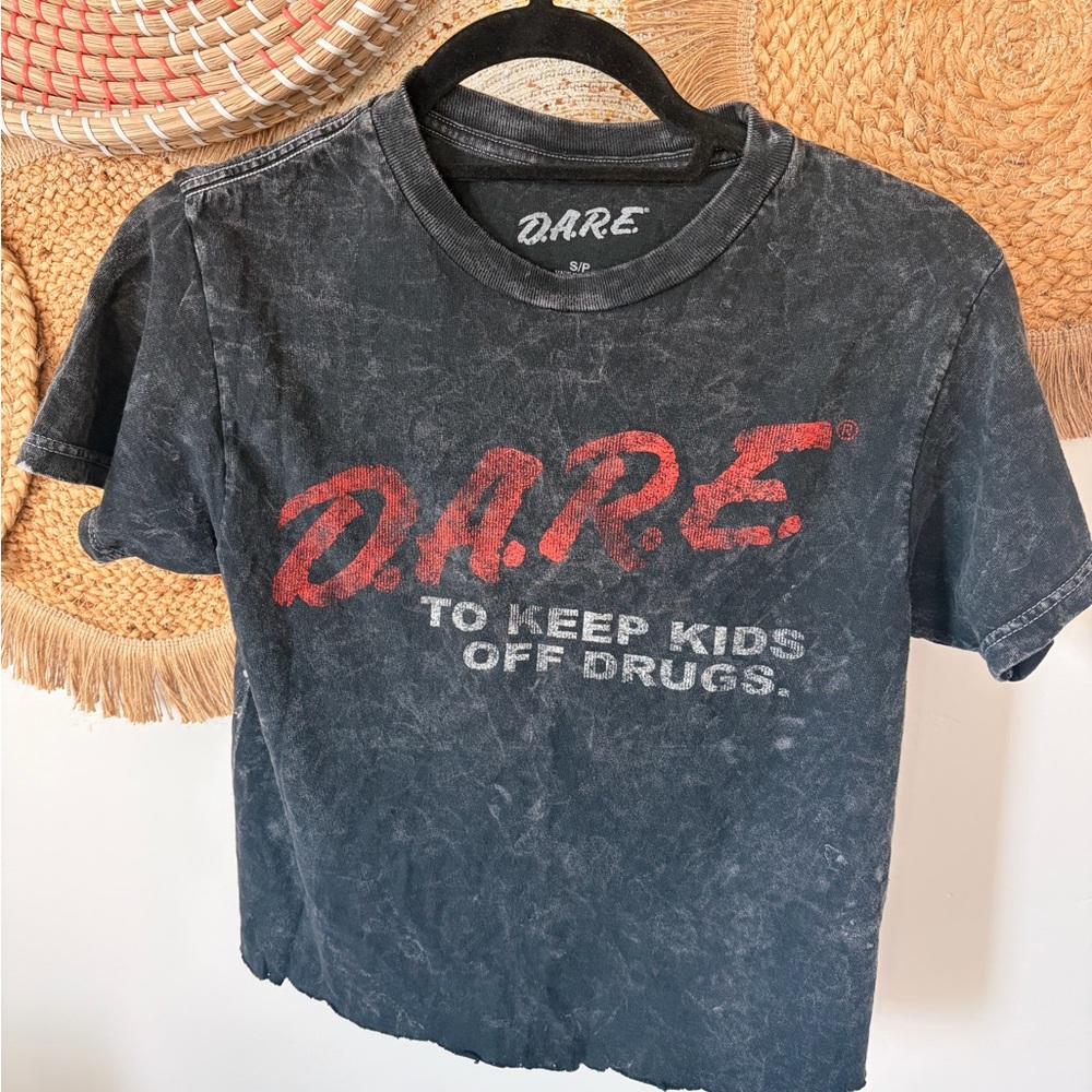 Women's Black and Red Graphic Crop Top